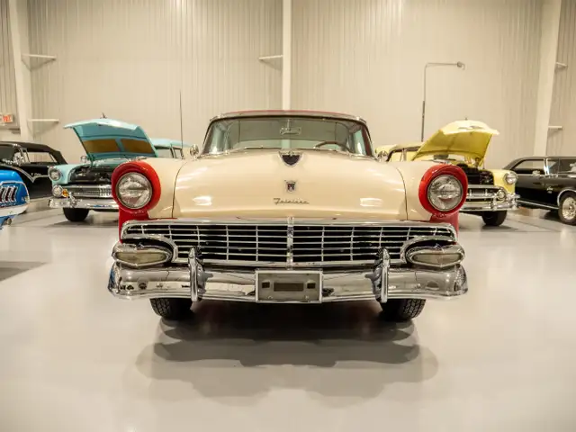 1956 Ford Crown Victoria in Classic Cars in London - Image 4