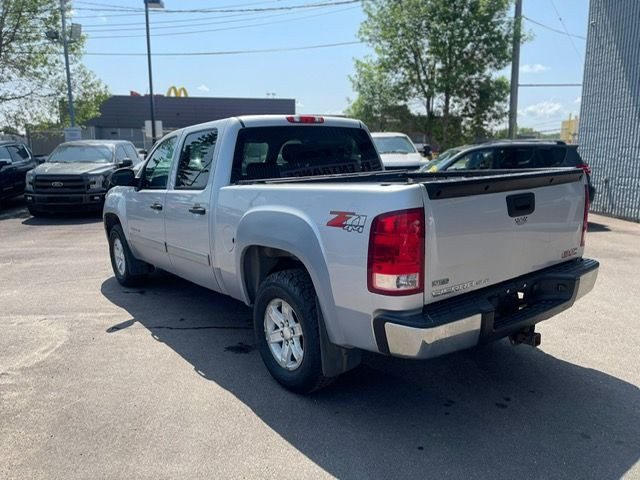 2011 GMC SIEREA 1500 SLE CREW CAB! ONE OWNER & NO ACCIDENTS! in Cars & Trucks in Edmonton - Image 3
