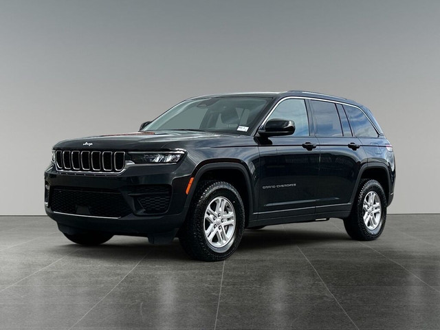 2023 Jeep Grand Cherokee Laredo 4x4 in Cars & Trucks in Calgary
