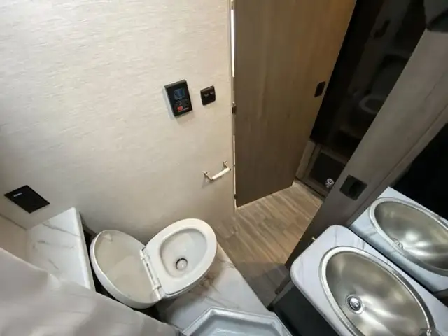 2024 Thor Motor Coach Four Winds 25V in RVs & Motorhomes in Abbotsford - Image 23