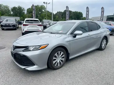 La Toyota Camry LE 2020 est une berline intermédiaire reconnue pour sa fiabilité, son confort et sa...