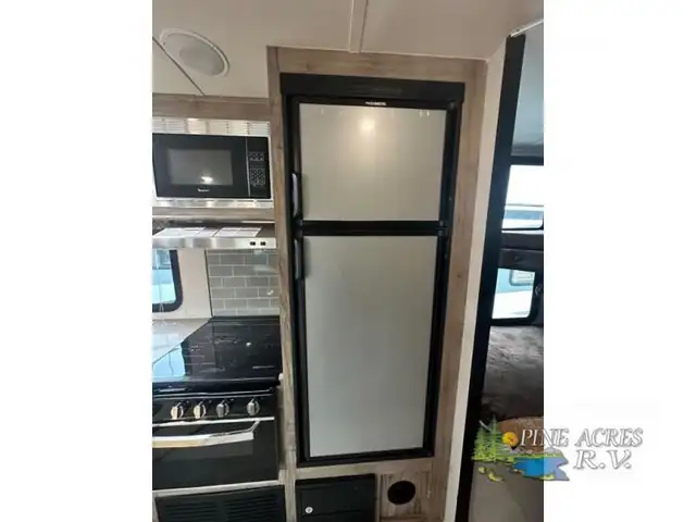 2019 Palomino SolAire Ultra Lite 240BHS in Travel Trailers & Campers in Truro - Image 10