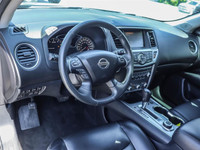 2017 Nissan Pathfinder SL | AWD | Black | 170,876 KM | 3.5L V6 | Leather, heated front & rear seats,... (image 9)