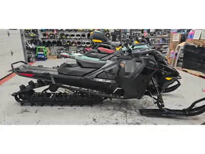 2023 Ski Doo Summit X Expert Turbo 154 Big Screen 3 895kms 75 hours.