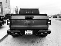 This Jeep Gladiator has a strong ERC 3.6L Pentastar(TM) VVT V6 engine w/ESS engine powering this Aut... (image 4)