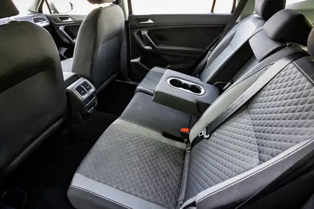 2021 Volkswagen Tiguan Trendline 4MOTION • HEATED SEATS • CP/AA dans Autos et camions dans Ottawa - Image 31