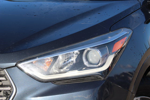 2017 Hyundai Santa Fe XL Luxury in Cars & Trucks in Calgary - Image 2