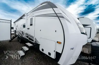 Located in Winfield, BC Call or Text 250-766-4607 Voyager RV Centre 1-800-668-1447 Slide-out Ducted...
