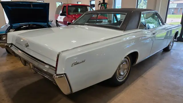 1966 Lincoln Continental in Classic Cars in Saskatoon - Image 6