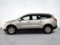 An ideal blend of size, comfort, and performance, our 2011 Chevrolet Traverse 2LT AWD shown in Silve... (image 1)