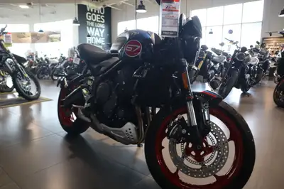 2025 Triumph Trident 660 Diablo Red/Sapphire Black Triple-powered advantage Take fun seriously Exhil...