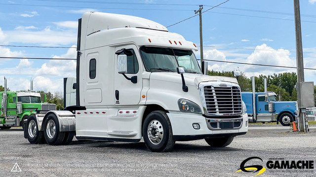 2017 FREIGHTLINER CASCADIA CA125SLP HIGHWAY / SLEEPER TRUCK / TR in Heavy Trucks in Chilliwack - Image 4