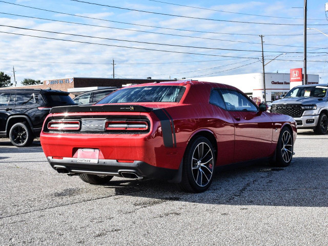 2015 Dodge Challenger in Cars & Trucks in Chatham-Kent - Image 4
