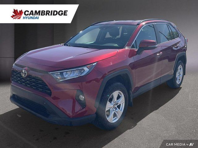 2021 Toyota RAV4 XLE AWD | Heated Seats | Carplay | Sunroof in Cars & Trucks in Cambridge