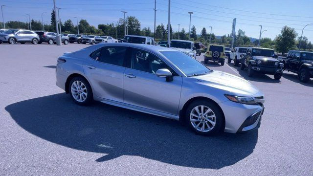 2023 Toyota Camry SE | Front Wheel Drive | Backup Camera in Cars & Trucks in Prince George - Image 2
