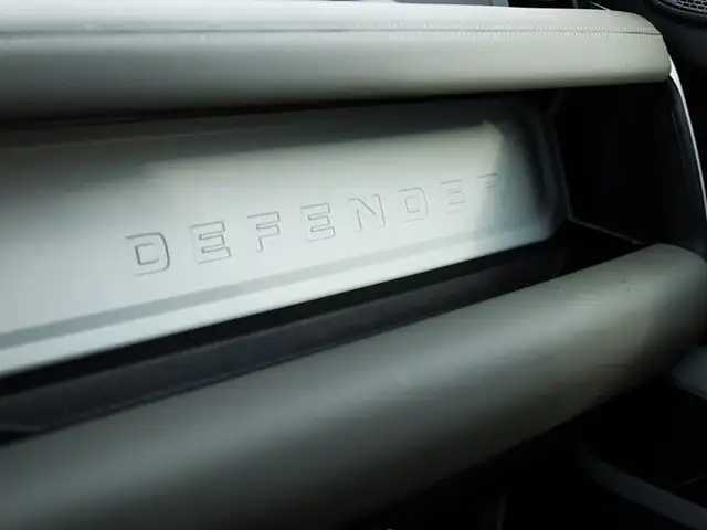 2024 Land Rover Defender 110 P300 S in Cars & Trucks in Oshawa / Durham Region - Image 9