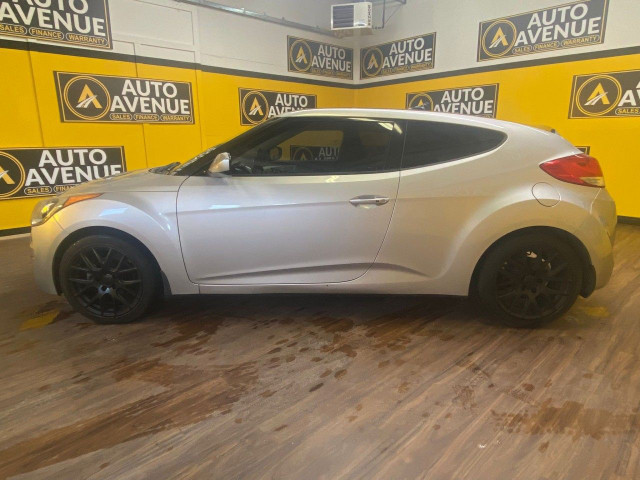2013 Hyundai Veloster w/Tech - TOUCHSCREEN & NAVIGATION in Cars & Trucks in Calgary - Image 2