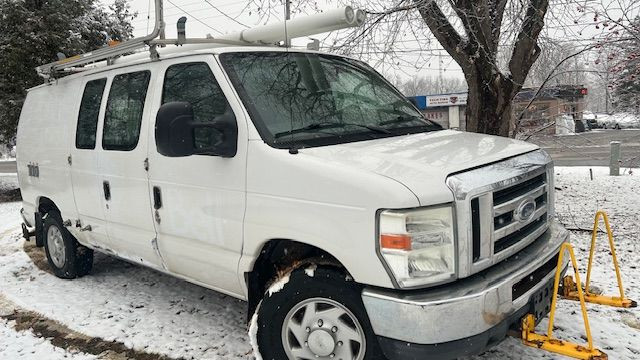 2010 Ford Econoline Cargo Van E350 SUPER DUTY in Cars & Trucks in Oakville / Halton Region - Image 3