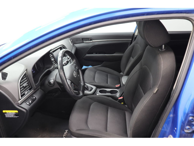 2017 Hyundai Elantra GLS, TOIT OUVRANT, SIEGES + VOLANT CHAUFFAN in Cars & Trucks in Longueuil / South Shore - Image 2