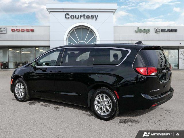 2025 Chrysler Grand Caravan SXT in Cars & Trucks in Calgary - Image 4
