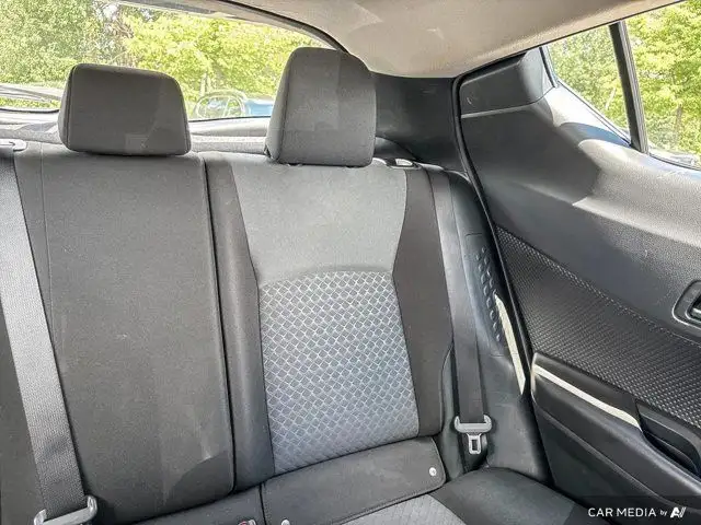 2022 Toyota C-HR in Cars & Trucks in Ottawa - Image 17