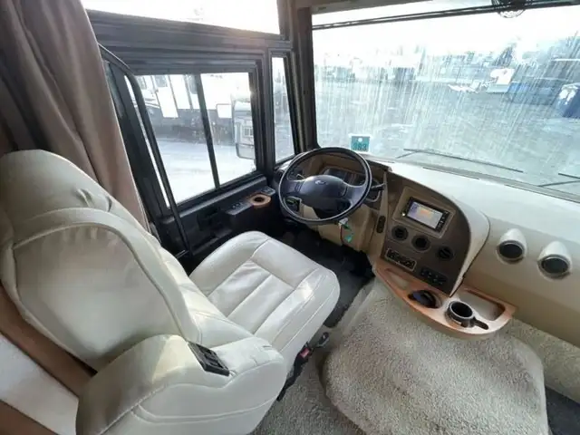 2014 Winnebago Adventurer 38Q in RVs & Motorhomes in Kamloops - Image 19