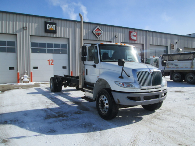 2018 International 4300 Cab & Chassis in Heavy Trucks in Red Deer - Image 3