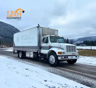 704,8001990 International 4700 4X2 Service Truck | 7- Speed Manual Transmission, Navistar 6 Cylinder...