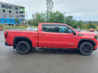 Elevation Package Preferred Package X31 Offroad Package 5.3 V8 Engine 4X4 Crew Cab Wireless Apple Ca... (image 5)