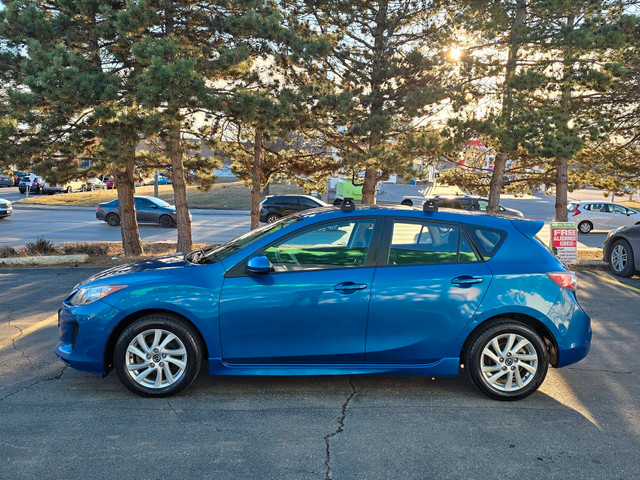 MAZDA 3 GS HATCH | MANUAL | BLUETOOTH | HTD SEATS | NO ACCIDENTS in Cars & Trucks in Mississauga / Peel Region - Image 2
