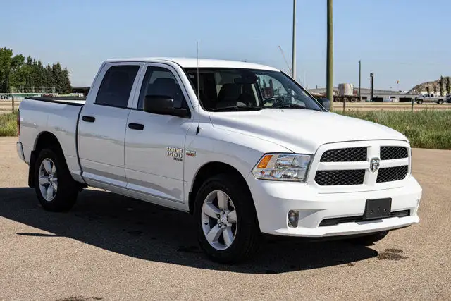 2023 Ram 1500 Classic Express dans Autos et camions dans Comté de Strathcona - Image 7