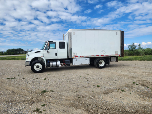 2016 INTERNATIONAL 4300 EXT CAB **** CUMMINS ISB ENGINE**** in Heavy Trucks in Calgary