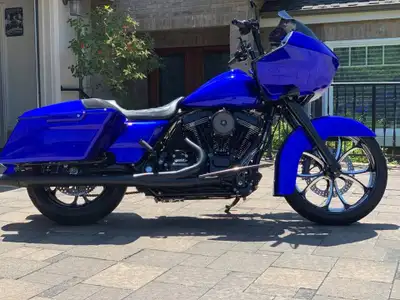 APPLY NOW: https://www.ridecollective.ca/get-pre-approved The 2010 Harley-Davidson Road Glide is a t...