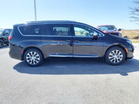 This Chrysler Pacifica Hybrid Pinnacle, with a 3.6L Pentastar VVT V-6 engine, features a 1-speed CVT... (image 9)