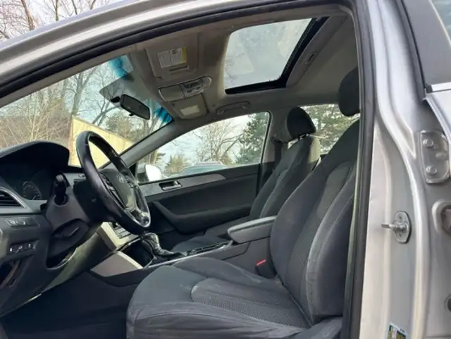 2017 Hyundai Sonata 4dr Sdn 2.4L Auto in Cars & Trucks in City of Toronto - Image 12