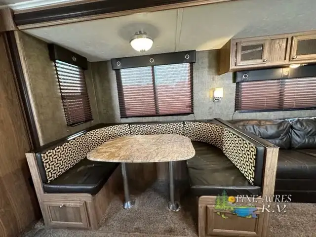 2015 Shasta RVs Revere 32DS in Travel Trailers & Campers in Truro - Image 6