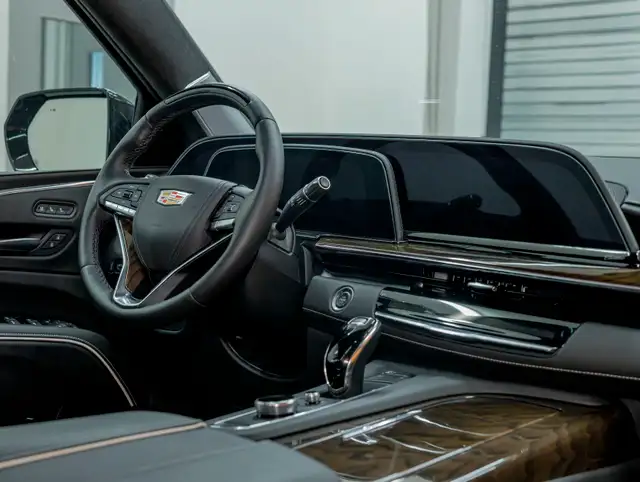 2024 Cadillac Escalade SPORT PLATINUM AWD *GR. ONYX* *SUPER CRUI in Cars & Trucks in Laurentides - Image 33