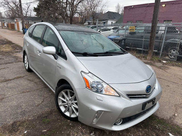 2012 Toyota Prius v Touring LEATHER/SUNROOF/NAVI/CAMERA in Cars & Trucks in Winnipeg - Image 4