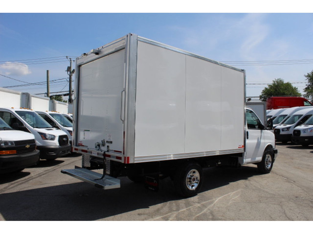 2025 GMC Savana CUBE 12 PIEDS ROUE SIMPLE 6.6 LITRES 117 KM in Cars & Trucks in Laval / North Shore - Image 4