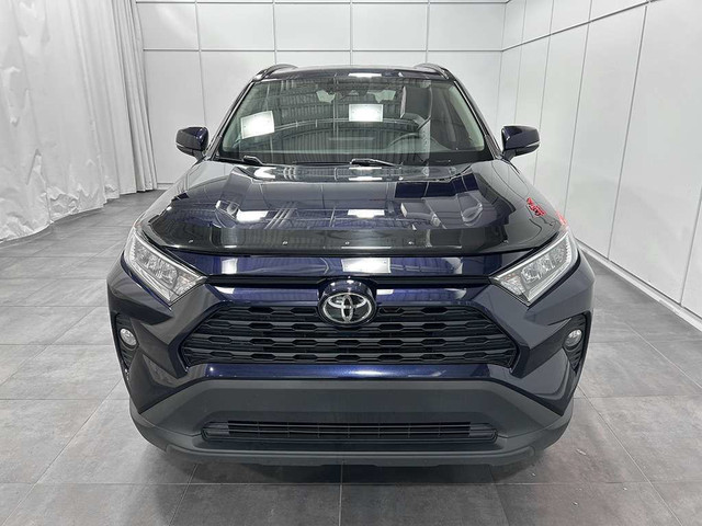 2021 Toyota RAV4 XLE - TOIT OUVRANT - SIEGES CHAUFFANTS - MAGS in Cars & Trucks in Québec City - Image 2