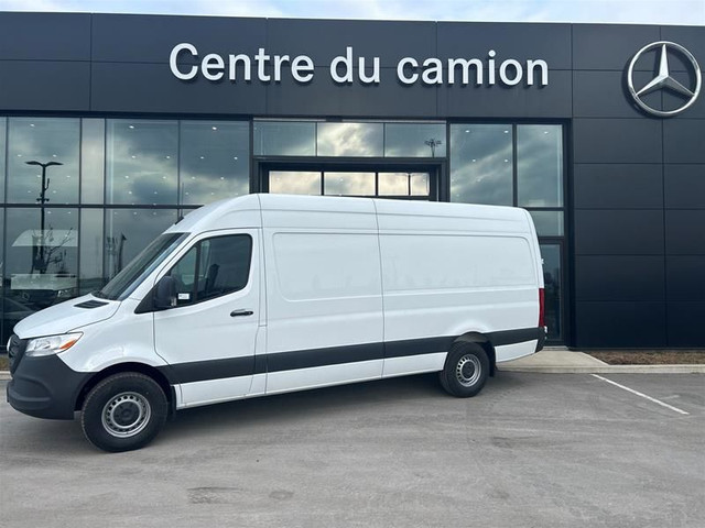 2023 Mercedes-Benz Sprinter 2500 Cargo 170 High Roof (Gas) in Cars & Trucks in Laval / North Shore - Image 3