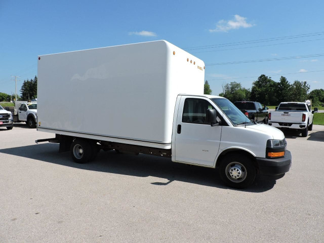2020 Chevrolet Express 3500 Van 6.0L V8 16X8 Foot Box New Brakes in Cars & Trucks in Stratford - Image 3
