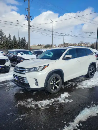 NO HIDDEN FEES - WHAT YOU GET -- push to start - sunroof - leather - AWD - navigation - reverse came...