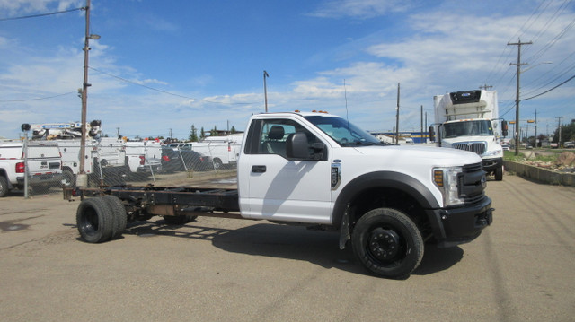 2019 Ford F-550 XLT REG CAB & CHASSIS WITH LONG WHEEL BASE in Cars & Trucks in Edmonton - Image 4