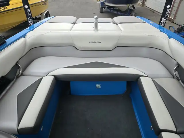 2013 Moomba MOBIUS LSV SURF BOAT FINANCING AVAILABLE in Powerboats & Motorboats in Saskatoon - Image 31