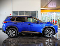 Comes equipped with: Power Mirrors, Sunroof , Shark fin antenna, Halogen Headlamps, Courtesy lights,... (image 3)