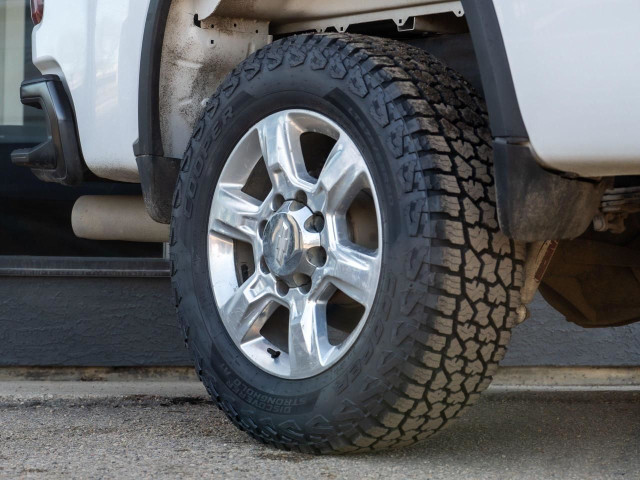 2021 Chevrolet Silverado 3500 4WD Crew Cab 8 FT BOX in Cars & Trucks in Saskatoon - Image 3