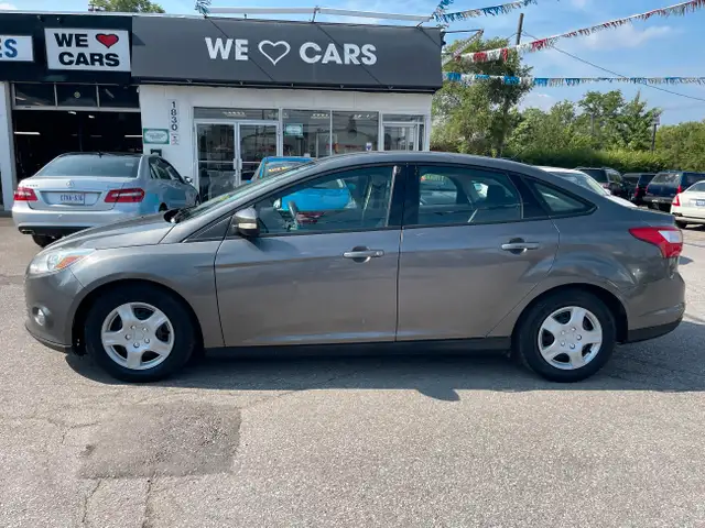 2012 Ford Focus SE SEDAN PWR GROUP AIR CO 2 SET WHEELS....LOW KM in Cars & Trucks in City of Toronto - Image 8