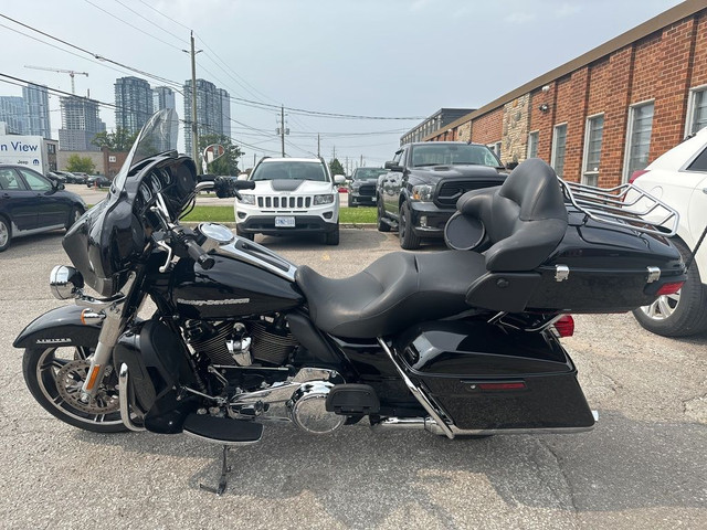  2021 Harley-Davidson Ultra Limited ~ ULTRA LIMITED ~ LOW MILES  in Touring in City of Toronto - Image 2