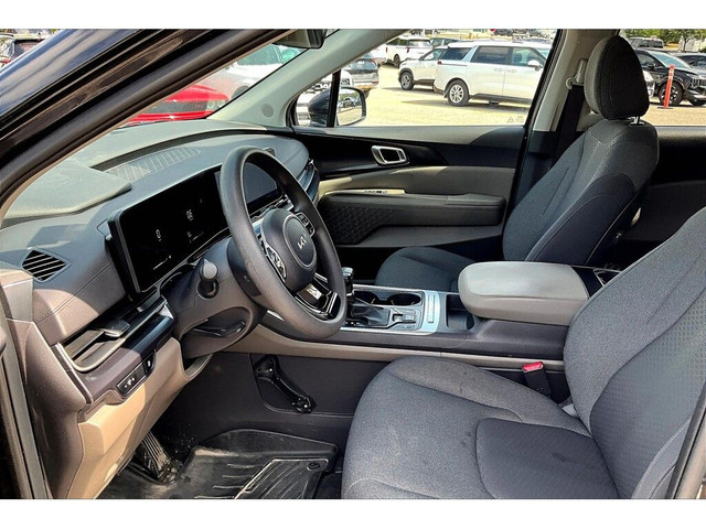 2025 Kia Carnival LX in Cars & Trucks in Barrie - Image 2